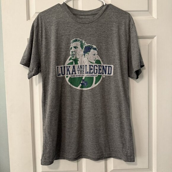 DALLAS MAVERICKS LUKA & THE LEGEND TEE Men's Small - Picture 1 of 7